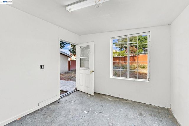 2241 Kelly St, Hayward, CA 94541