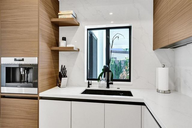 1941 NE 186th Dr, North Miami Beach, FL 33179