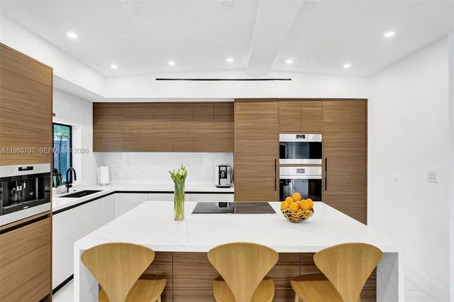 1941 NE 186th Dr, North Miami Beach, FL 33179