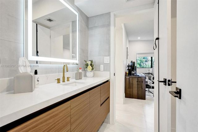 1941 NE 186th Dr, North Miami Beach, FL 33179