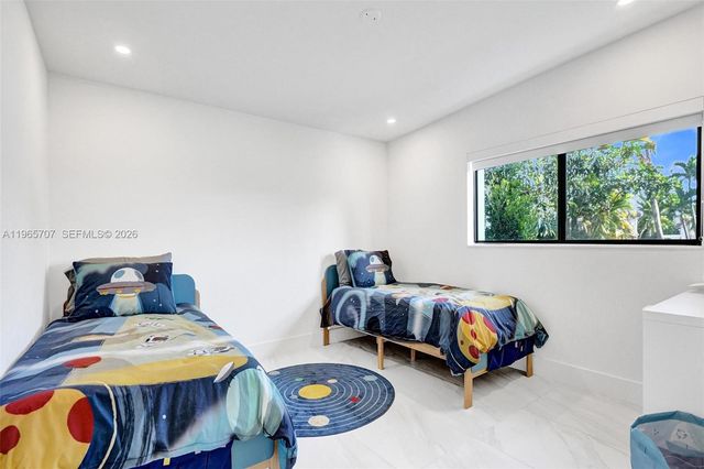 1941 NE 186th Dr, North Miami Beach, FL 33179