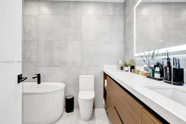 1941 NE 186th Dr, North Miami Beach, FL 33179