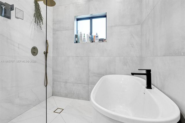 1941 NE 186th Dr, North Miami Beach, FL 33179