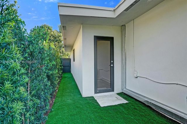 1941 NE 186th Dr, North Miami Beach, FL 33179