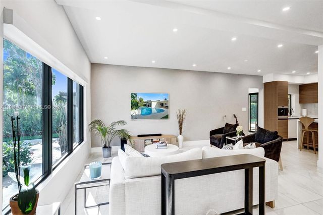 1941 NE 186th Dr, North Miami Beach, FL 33179