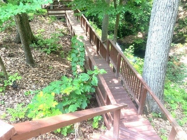 871 Pleasant St, Leominster, MA 01453