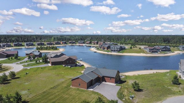 N8605 N Log Cabin Court, New Lisbon, WI 53950