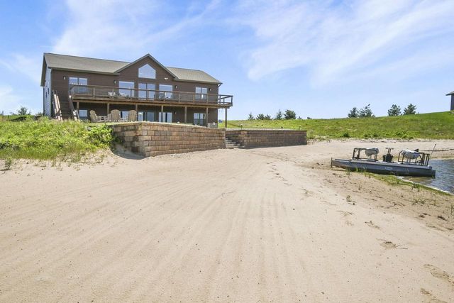 N8605 N Log Cabin Court, New Lisbon, WI 53950