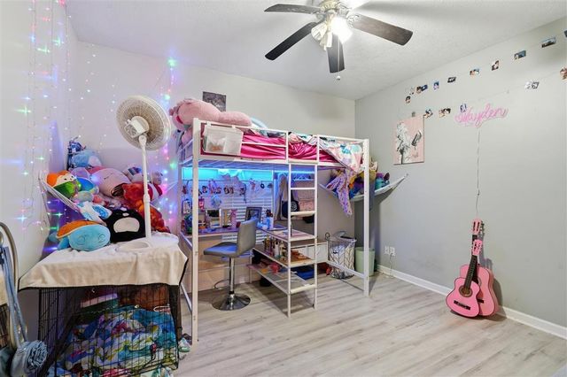 512 Gateway Drive, Moss Bluff, LA 70611