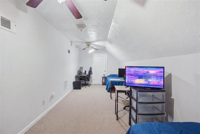 512 Gateway Drive, Moss Bluff, LA 70611