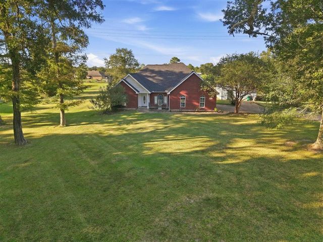 512 Gateway Drive, Moss Bluff, LA 70611