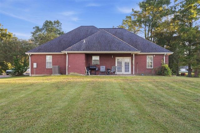 512 Gateway Drive, Moss Bluff, LA 70611