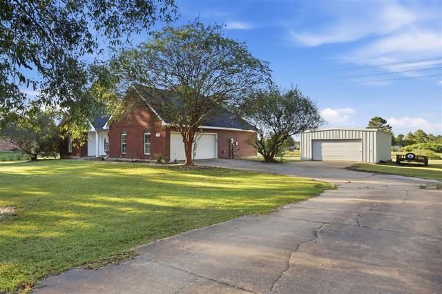512 Gateway Drive, Moss Bluff, LA 70611