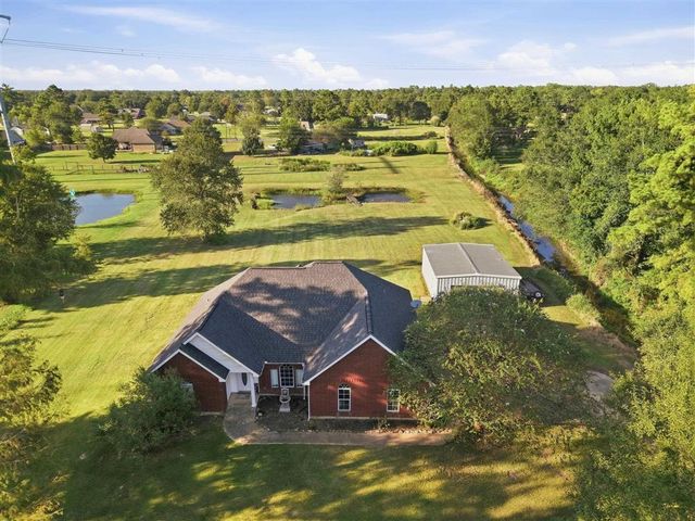 512 Gateway Drive, Moss Bluff, LA 70611