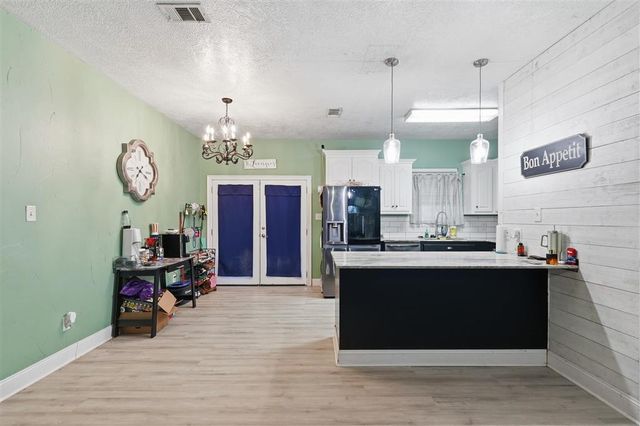 512 Gateway Drive, Moss Bluff, LA 70611