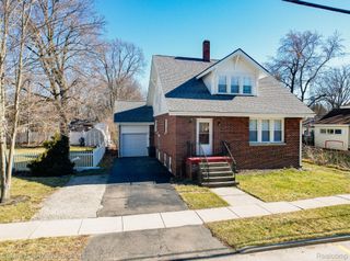 4727 Pine Street, Columbiaville Village, MI 48421