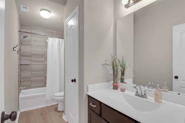 8406 Hunters Cliff Drive, Baytown, TX 77521