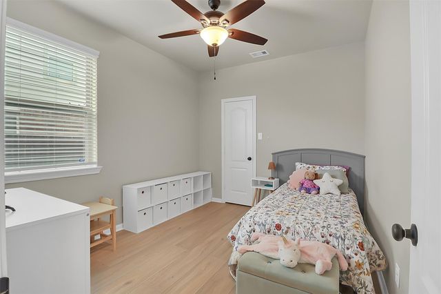 8406 Hunters Cliff Drive, Baytown, TX 77521