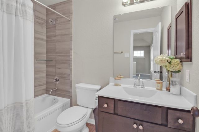 8406 Hunters Cliff Drive, Baytown, TX 77521