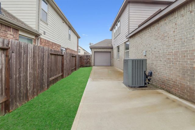 8406 Hunters Cliff Drive, Baytown, TX 77521