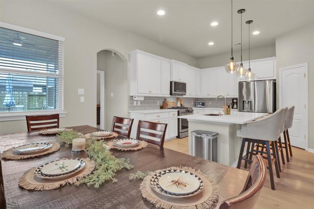 8406 Hunters Cliff Drive, Baytown, TX 77521