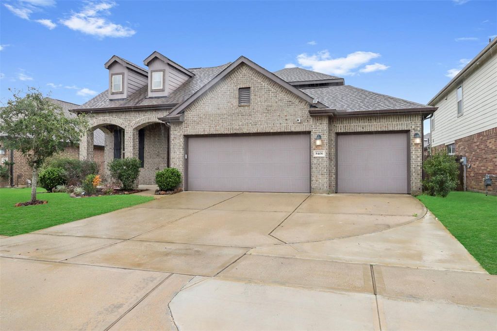 8406 Hunters Cliff Drive, Baytown, TX 77521