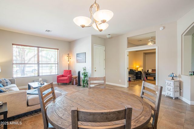 4374 E LARIAT Lane, Phoenix, AZ 85050