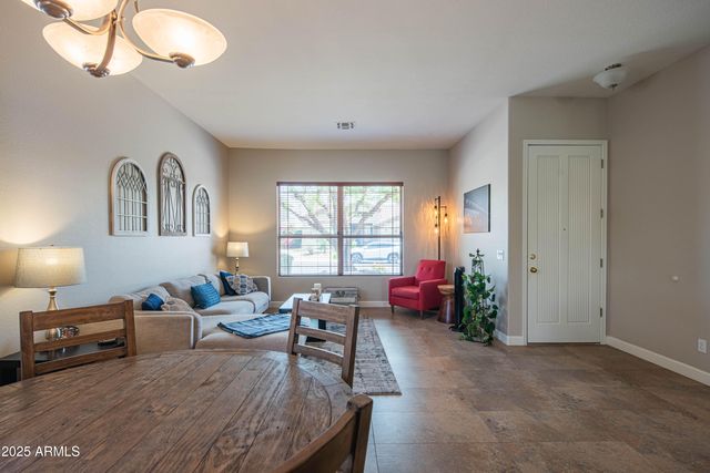 4374 E LARIAT Lane, Phoenix, AZ 85050