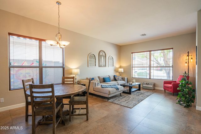 4374 E LARIAT Lane, Phoenix, AZ 85050