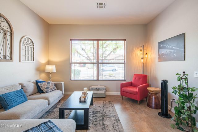 4374 E LARIAT Lane, Phoenix, AZ 85050