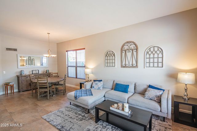 4374 E LARIAT Lane, Phoenix, AZ 85050