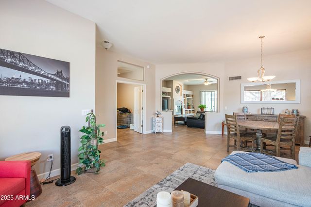 4374 E LARIAT Lane, Phoenix, AZ 85050
