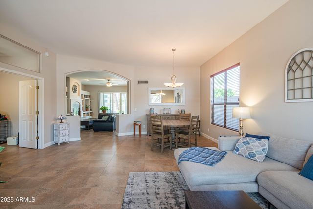 4374 E LARIAT Lane, Phoenix, AZ 85050