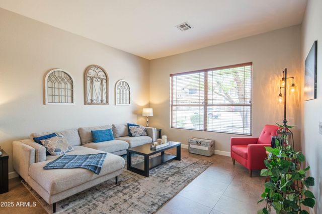 4374 E LARIAT Lane, Phoenix, AZ 85050
