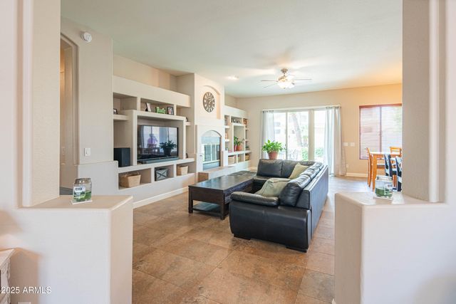 4374 E LARIAT Lane, Phoenix, AZ 85050
