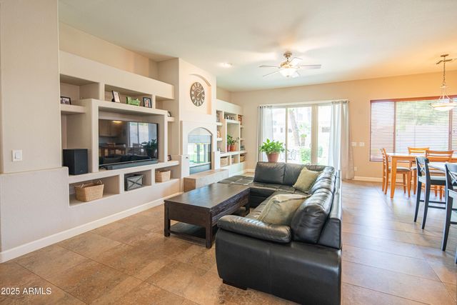 4374 E LARIAT Lane, Phoenix, AZ 85050