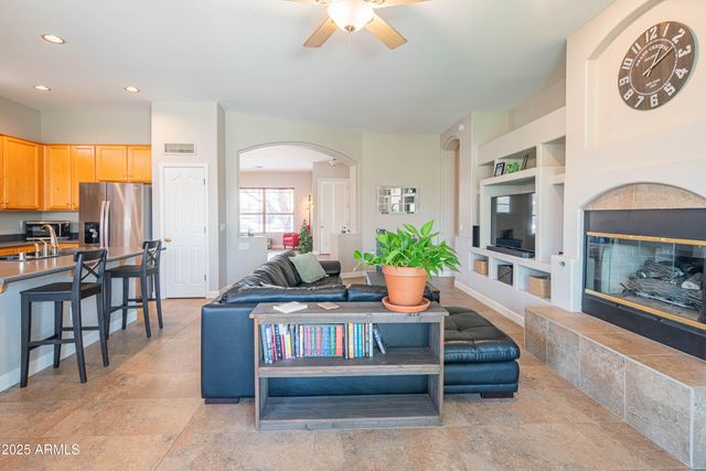 4374 E LARIAT Lane, Phoenix, AZ 85050