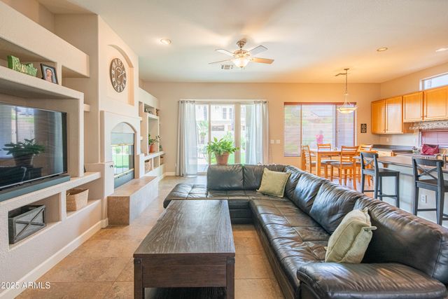 4374 E LARIAT Lane, Phoenix, AZ 85050