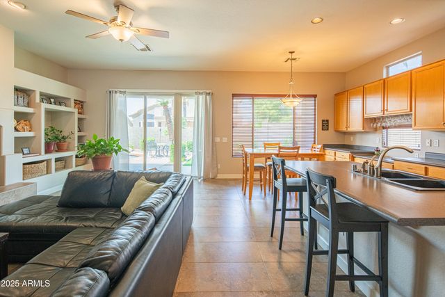 4374 E LARIAT Lane, Phoenix, AZ 85050