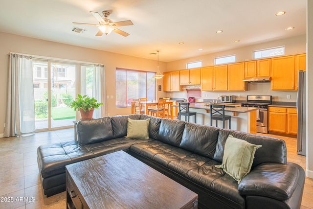 4374 E LARIAT Lane, Phoenix, AZ 85050