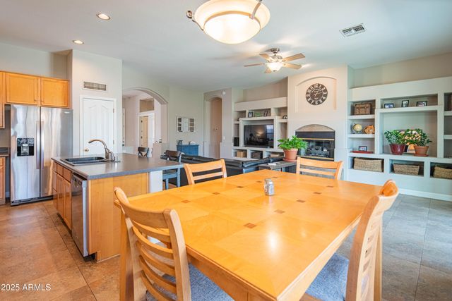 4374 E LARIAT Lane, Phoenix, AZ 85050