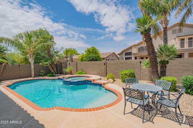 4374 E LARIAT Lane, Phoenix, AZ 85050