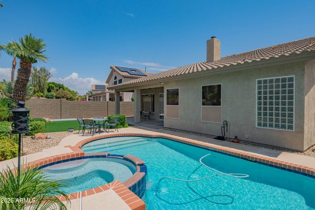 4374 E LARIAT Lane, Phoenix, AZ 85050