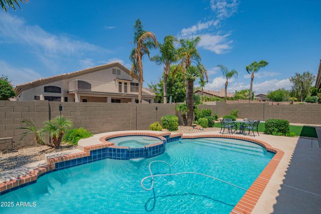 4374 E LARIAT Lane, Phoenix, AZ 85050