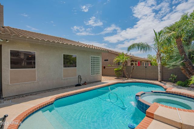4374 E LARIAT Lane, Phoenix, AZ 85050