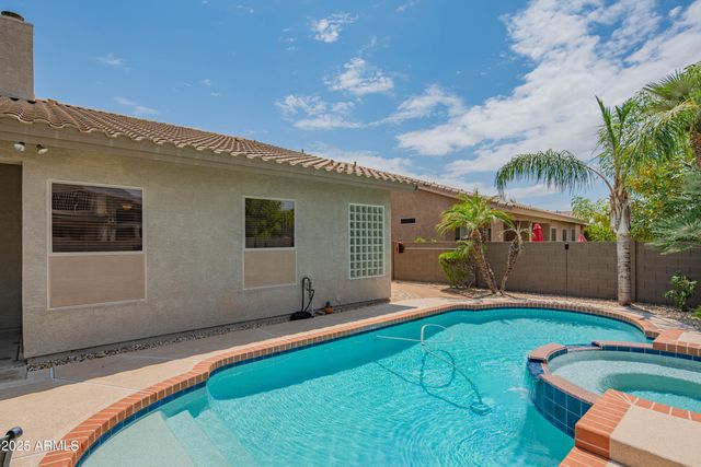4374 E LARIAT Lane, Phoenix, AZ 85050