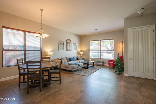 4374 E LARIAT Lane, Phoenix, AZ 85050
