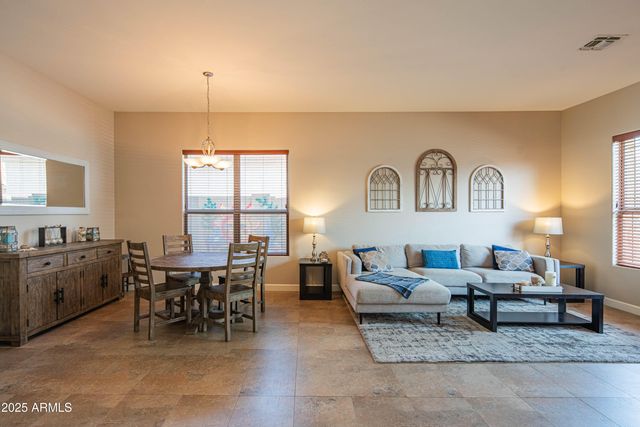 4374 E LARIAT Lane, Phoenix, AZ 85050