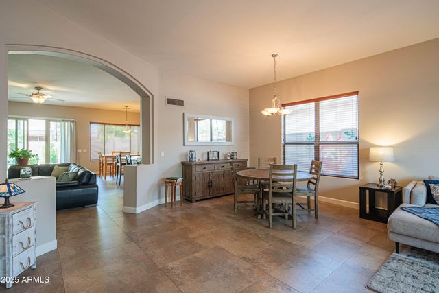 4374 E LARIAT Lane, Phoenix, AZ 85050