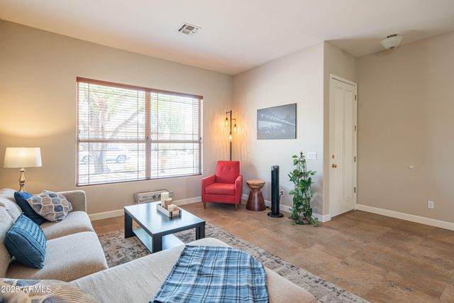 4374 E LARIAT Lane, Phoenix, AZ 85050